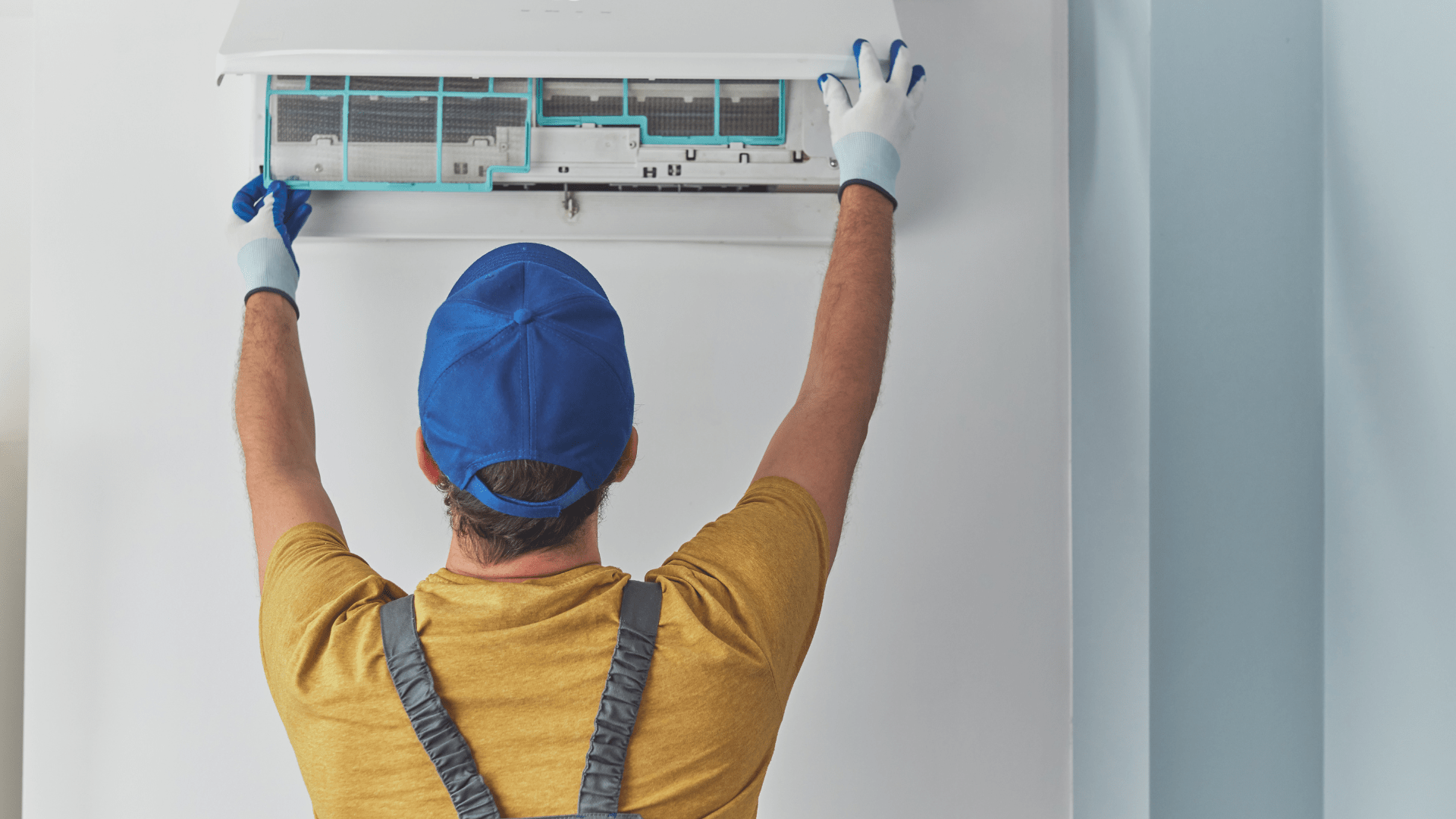 tech installing mini split